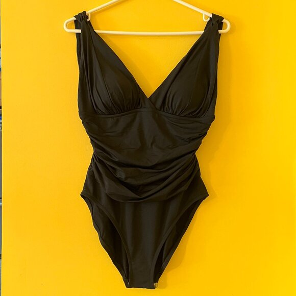 🌷 Flattering La Blanca Ruched Tummy Control Bathing Suit - Picture 2 of 7